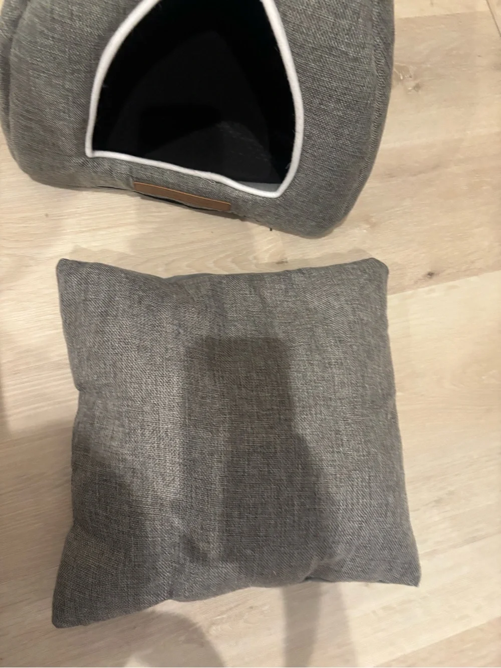 Litter box gray cozy