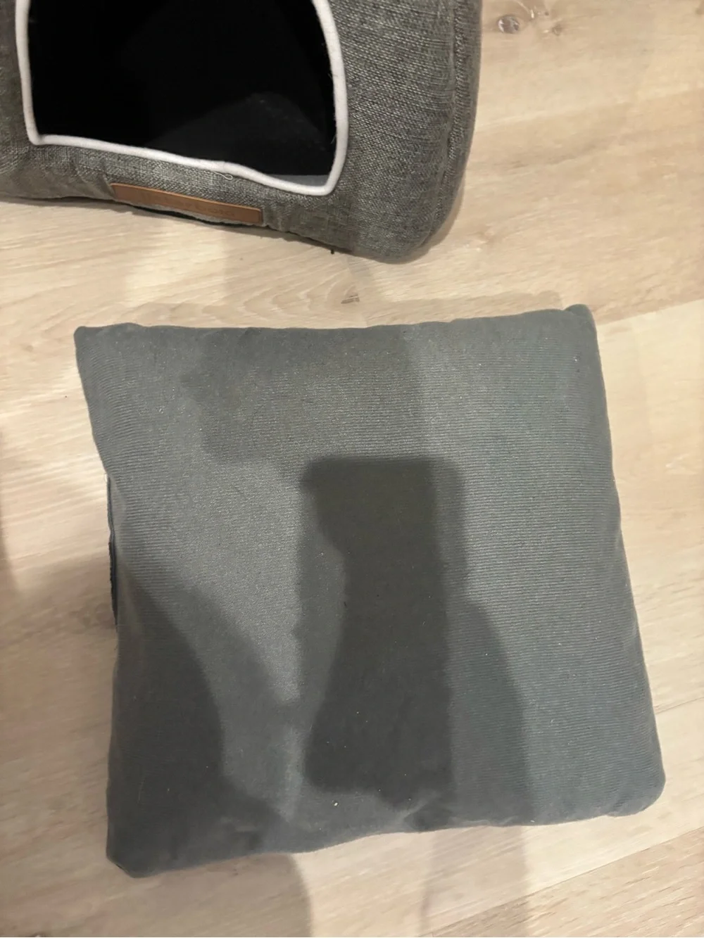 Litter box gray cozy