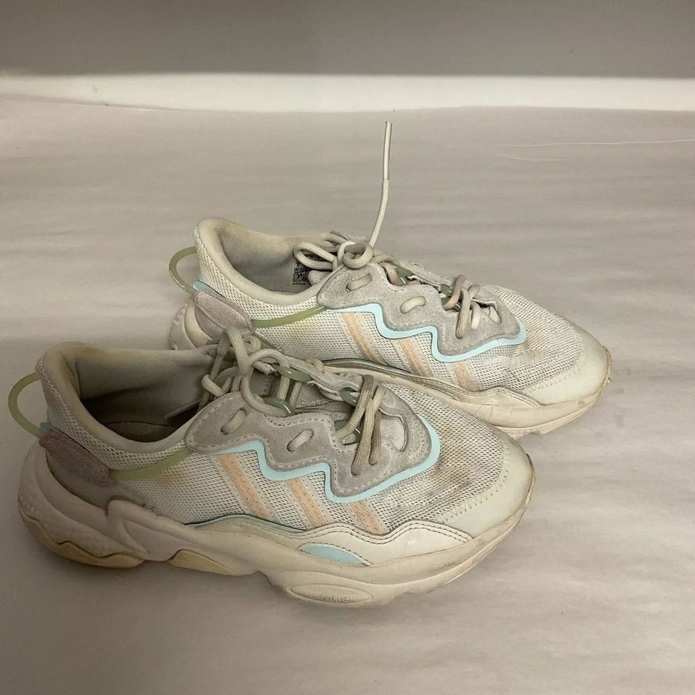 Adidas Womens Ozweego Off White Wonder Beige Running Shoes Sneakers Size 5