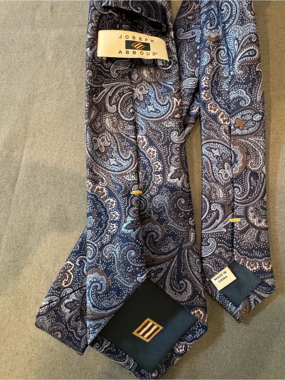 Joseph Abboud elegant paisley