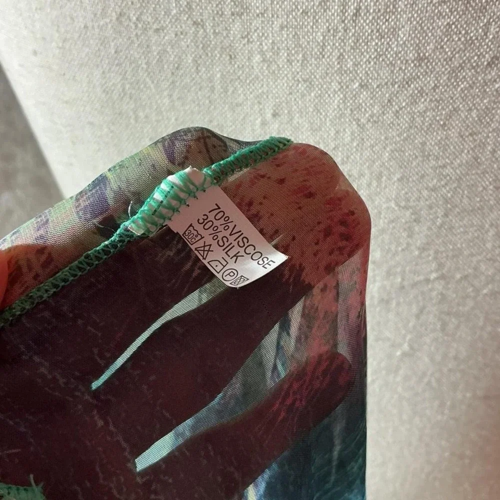 N/A abstract print