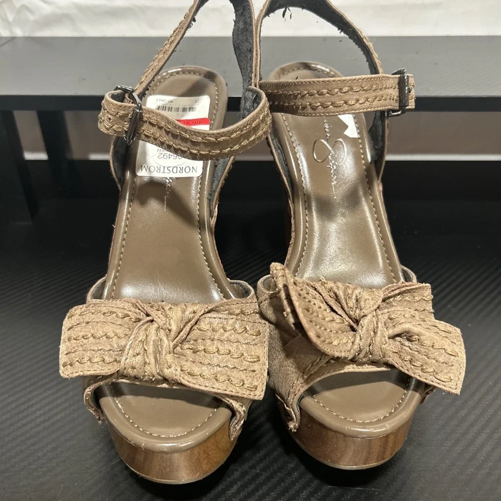 Jessica Simpson these design comfort