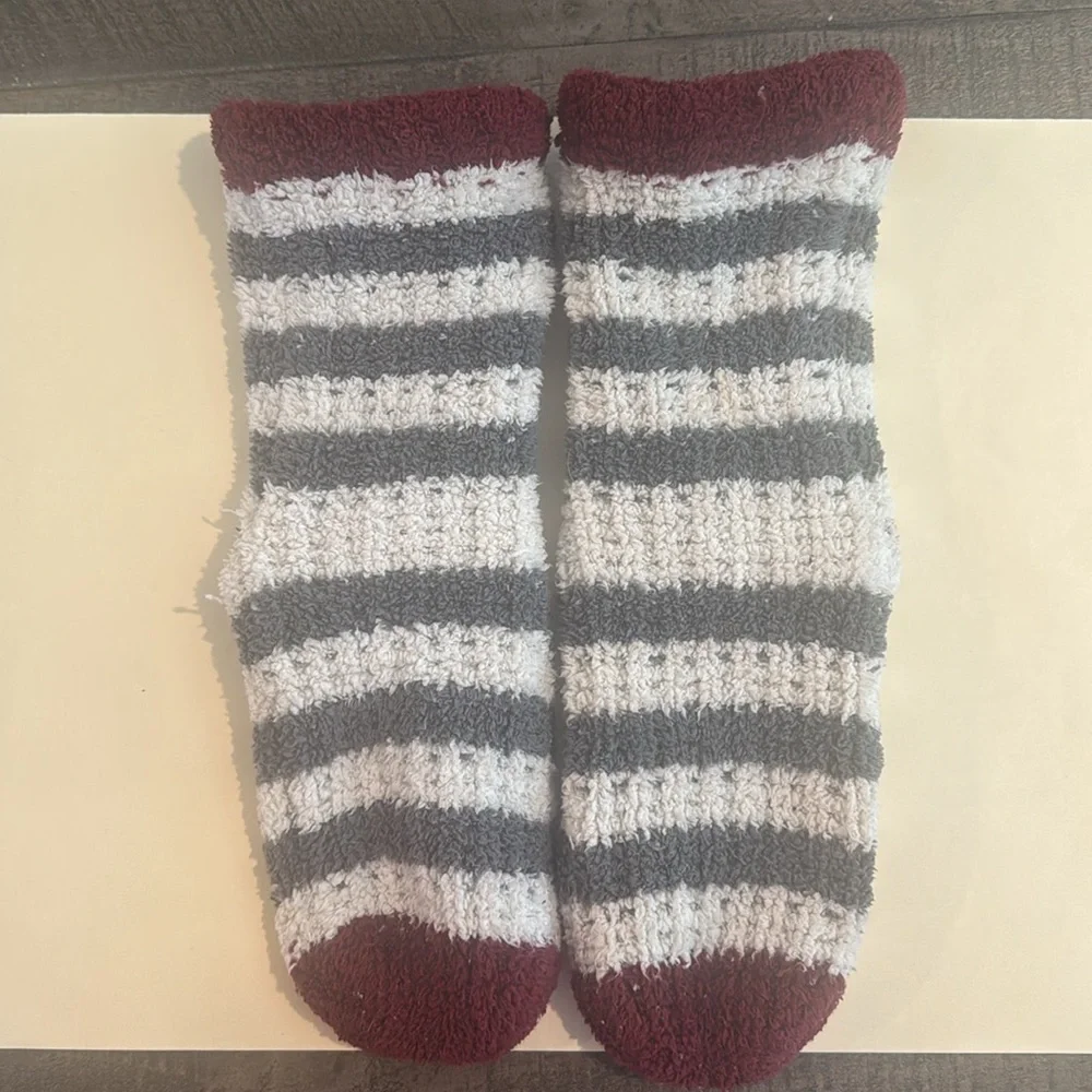 BATH & BODY WORKS Fuzzy Gripper Cabin Socks Gray Burgundy Ivory Stripe GUC