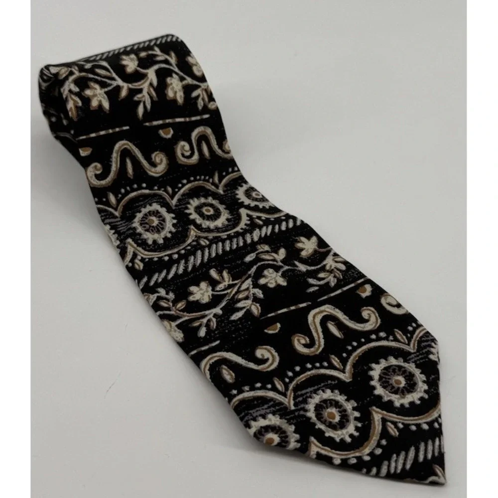 Pica Sador paisley medallion eye
