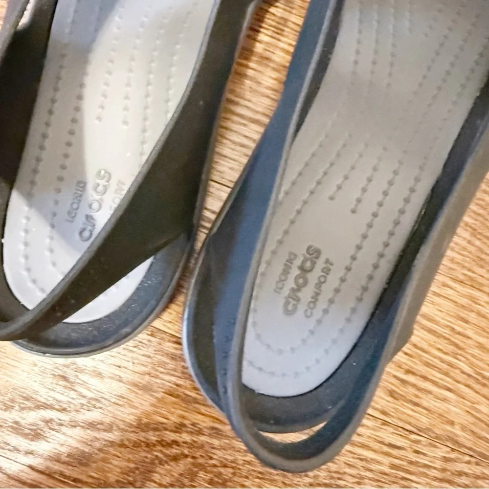 CROCS great preowned