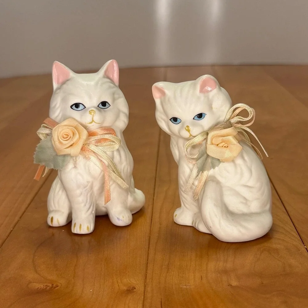 Vintage White Porcelain Cat Figurine Pair Matte Bisque Kittens with Roses Taiwan