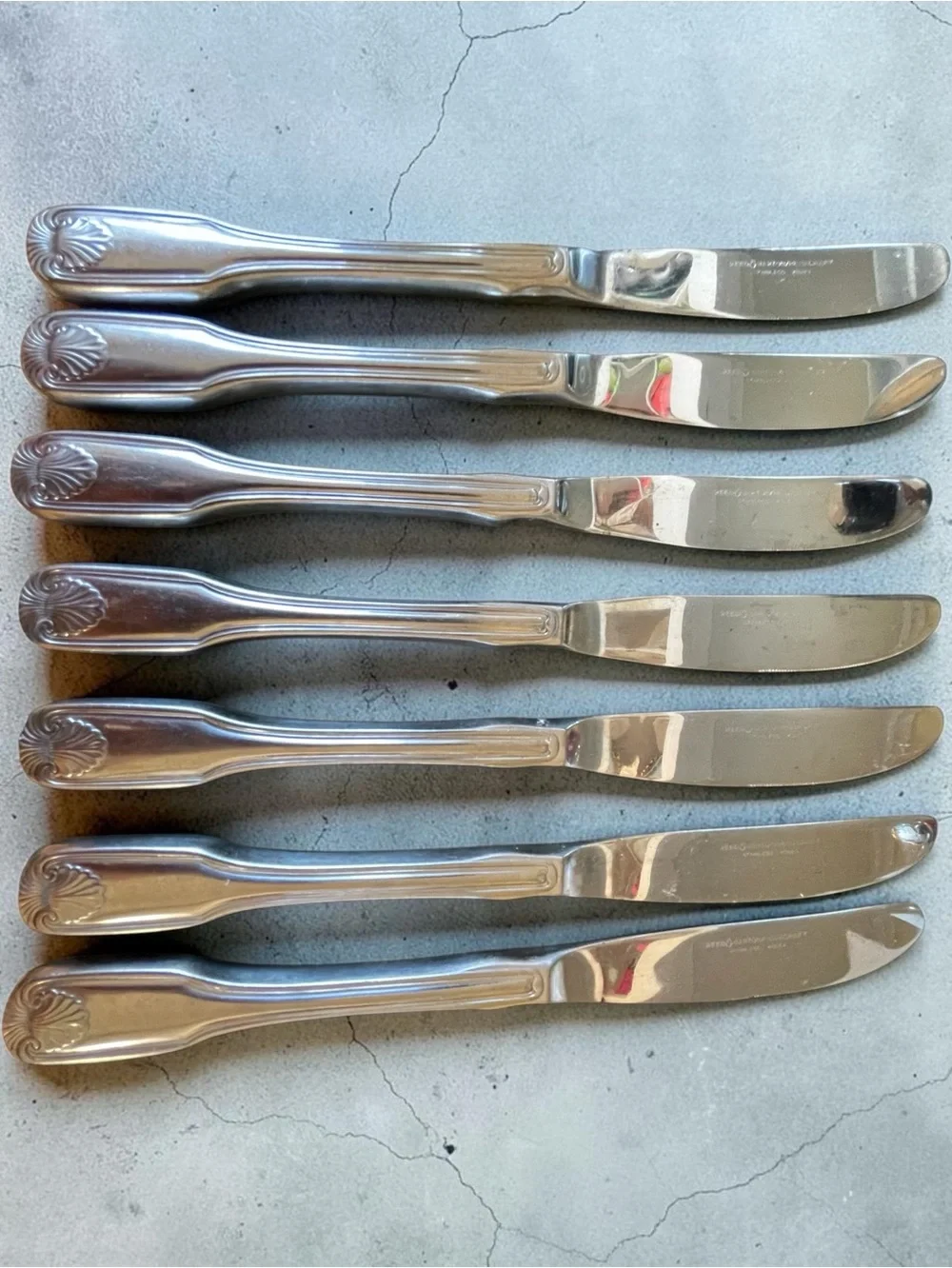 Reed & Barton Rebacraft knives, set of 7, Colonial shell pattern