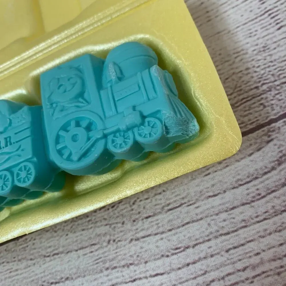 Avon snap thick locomotive