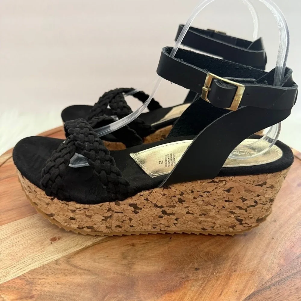 Alicia Leon step into