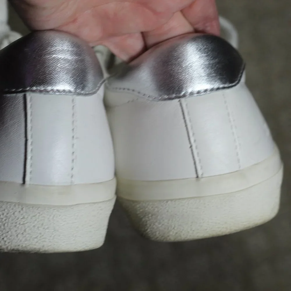 Madewell women sidewalk
