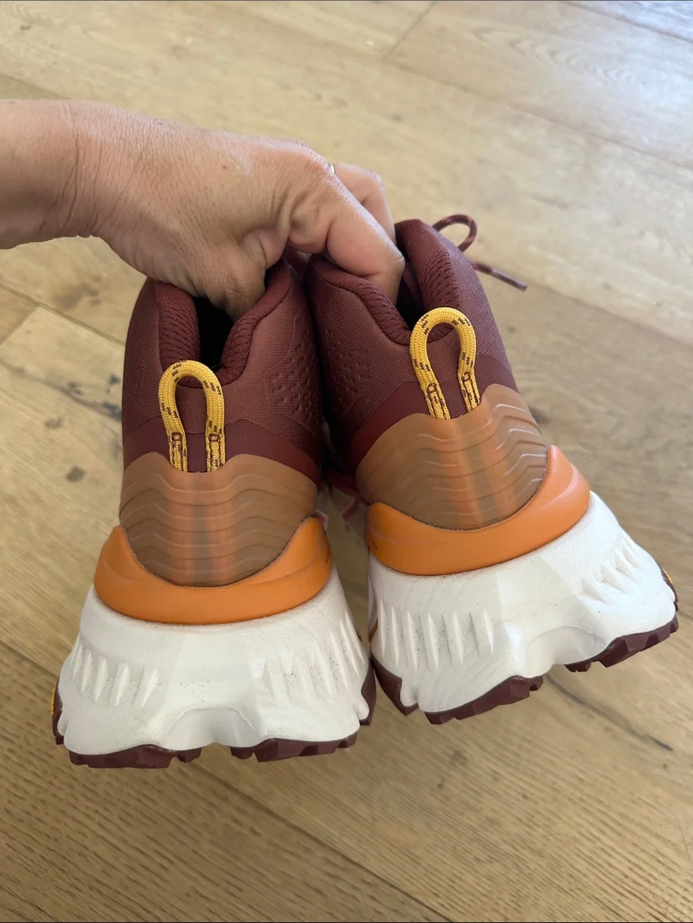 Hoka women tennine