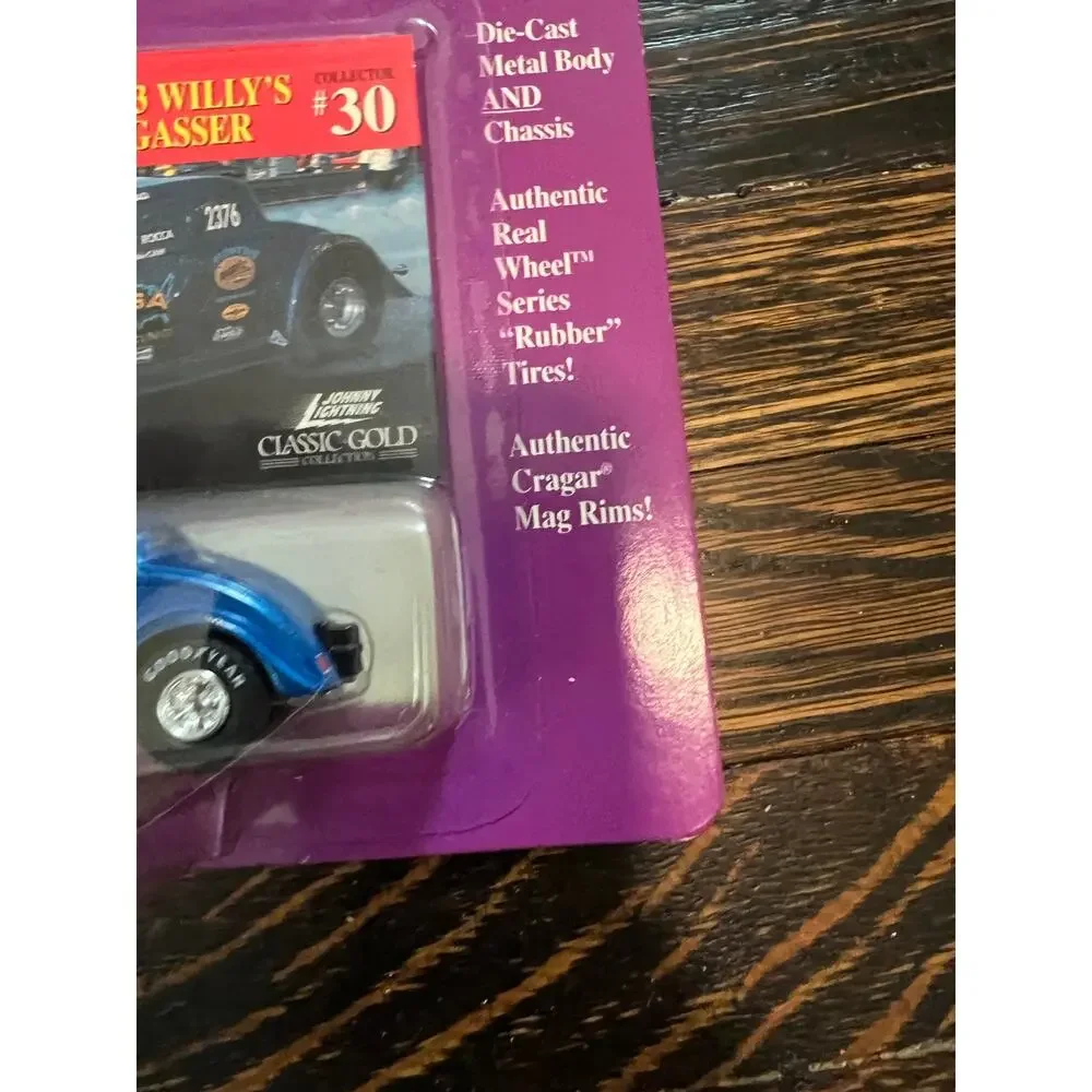 Johnny Lightning new box