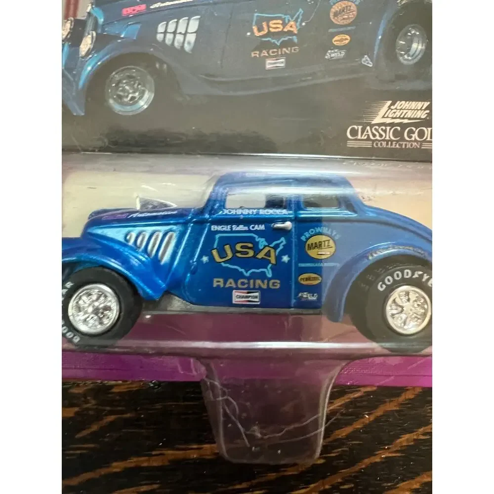Johnny Lightning new box