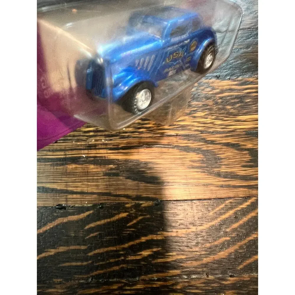 Johnny Lightning new box
