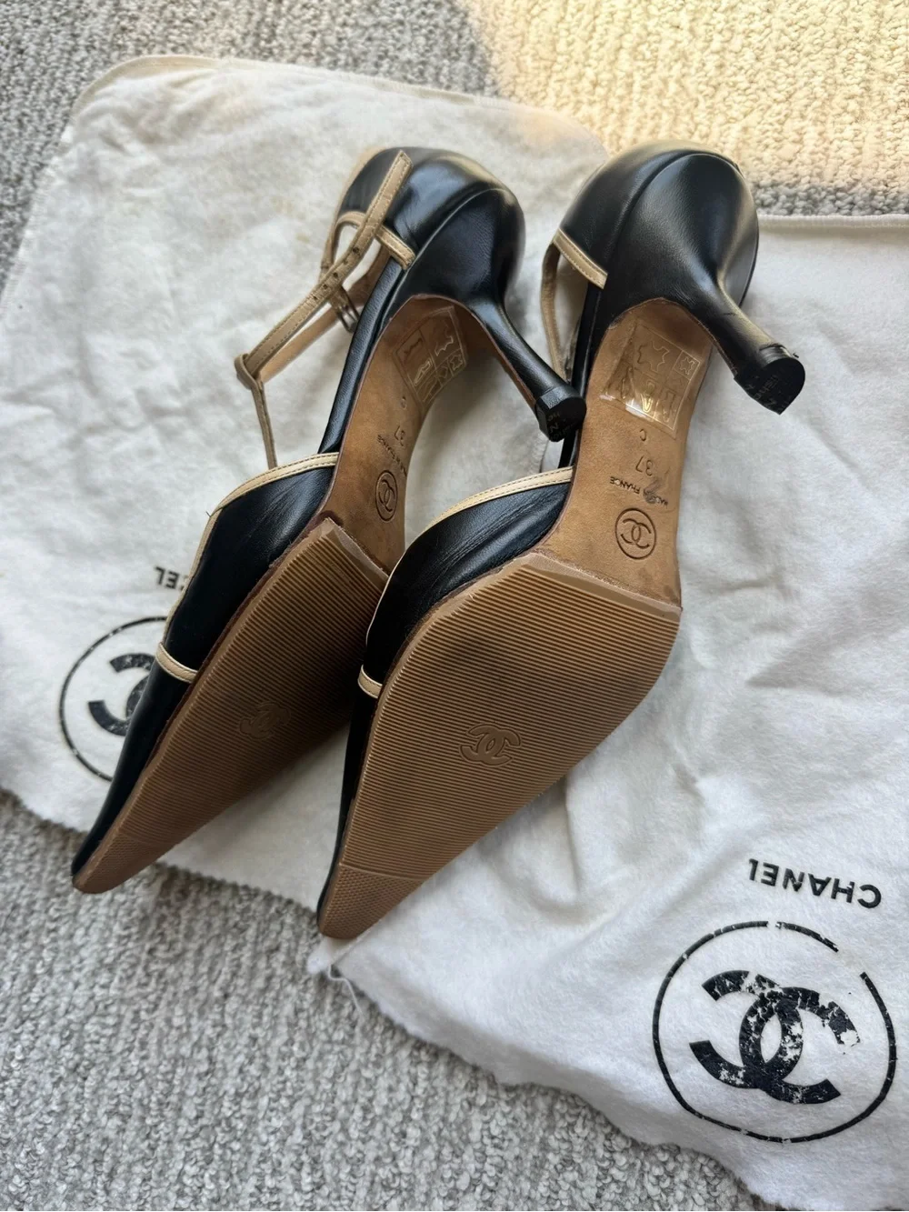 CHANEL size 37