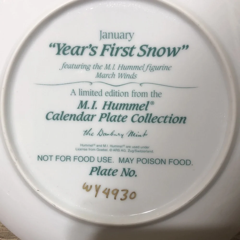 M.I Hummel January first years snow plate