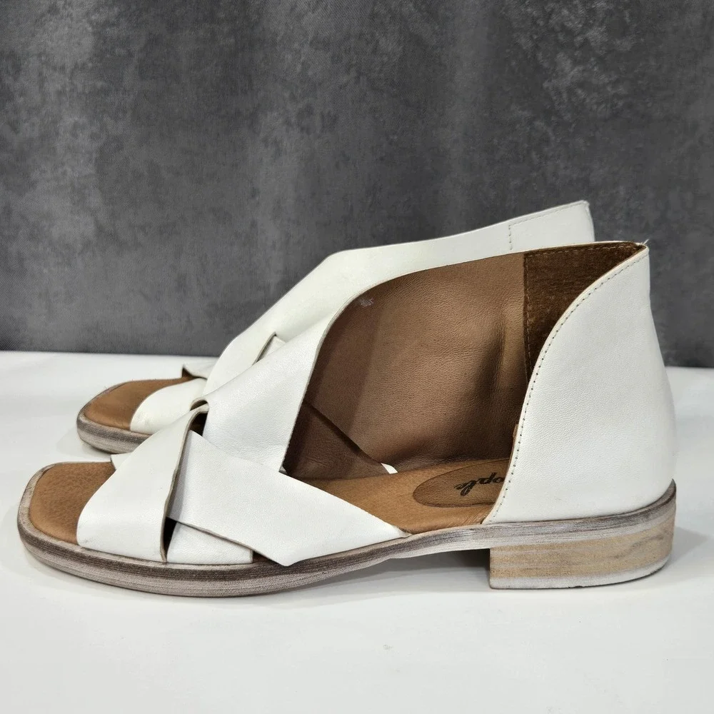 Free People Sun Valley Sandal Womens 38 US 8 White Leather Square Toe Flat Slide