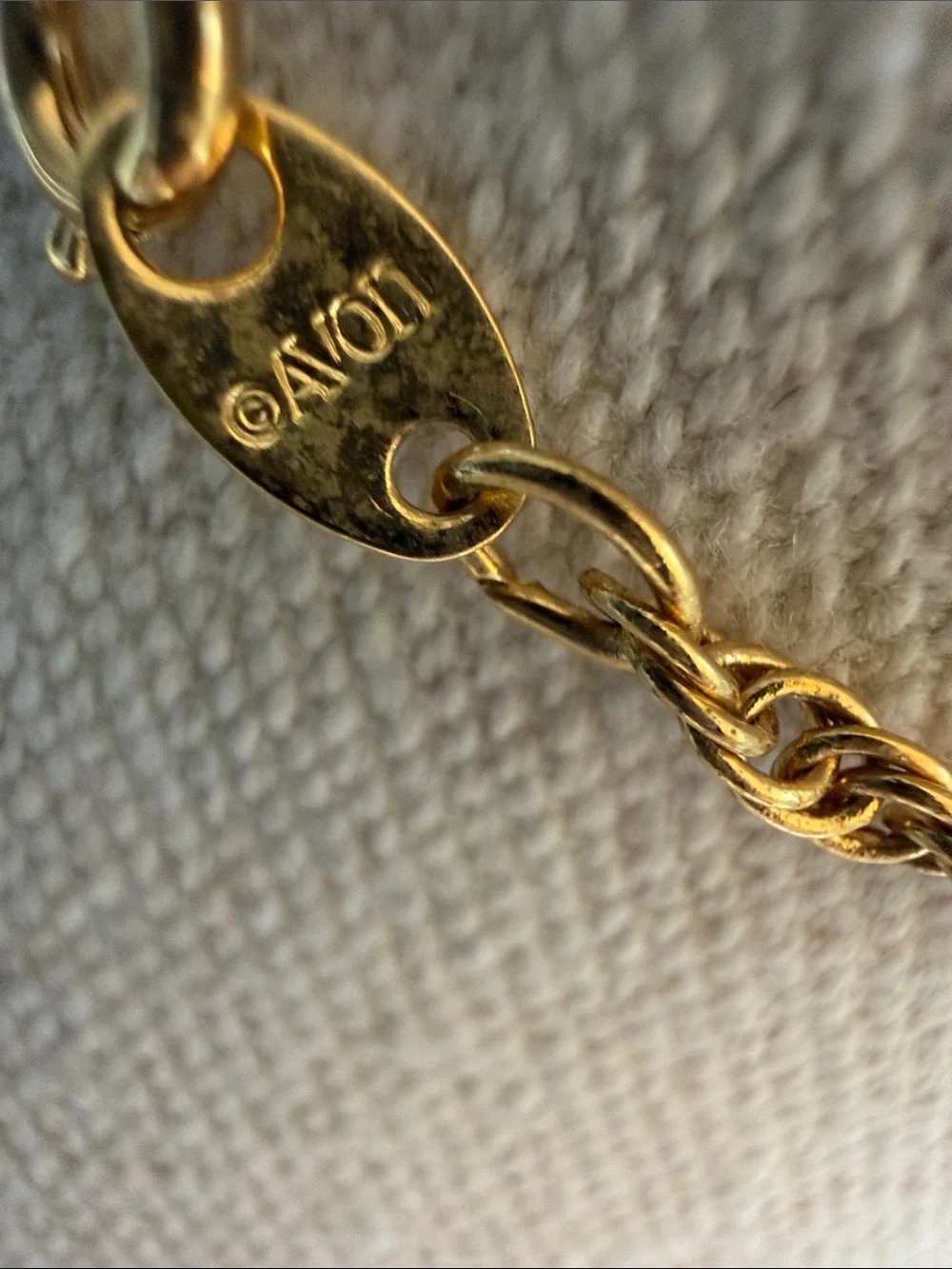 Avon faux chain twisted