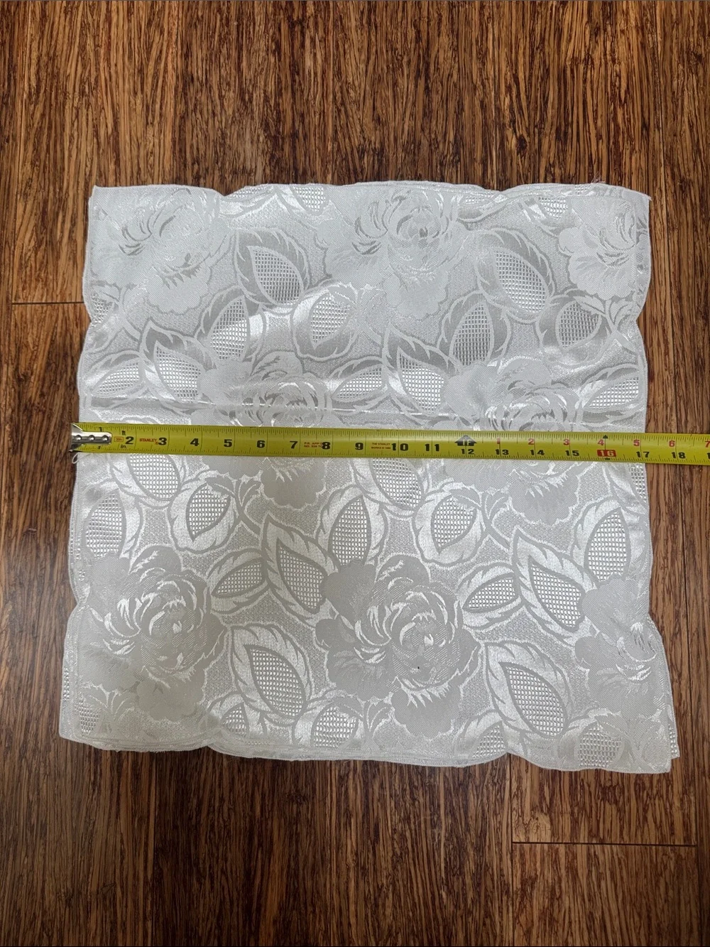 Vintage white satin floral lace round tablecloth and napkin set 72”