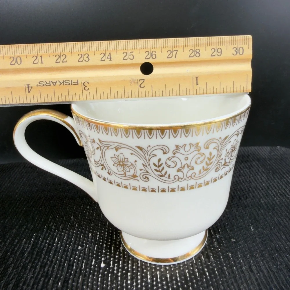 Royal Castle Goldaccent Ivory China Tea Cup and Saucer Set Gold Trim‎ Japan VTG