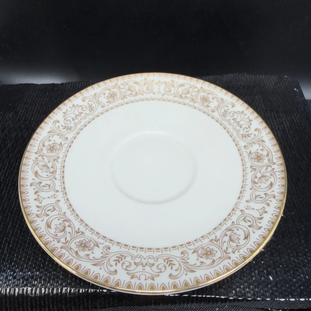 Royal Castle Goldaccent Ivory China Tea Cup and Saucer Set Gold Trim‎ Japan VTG