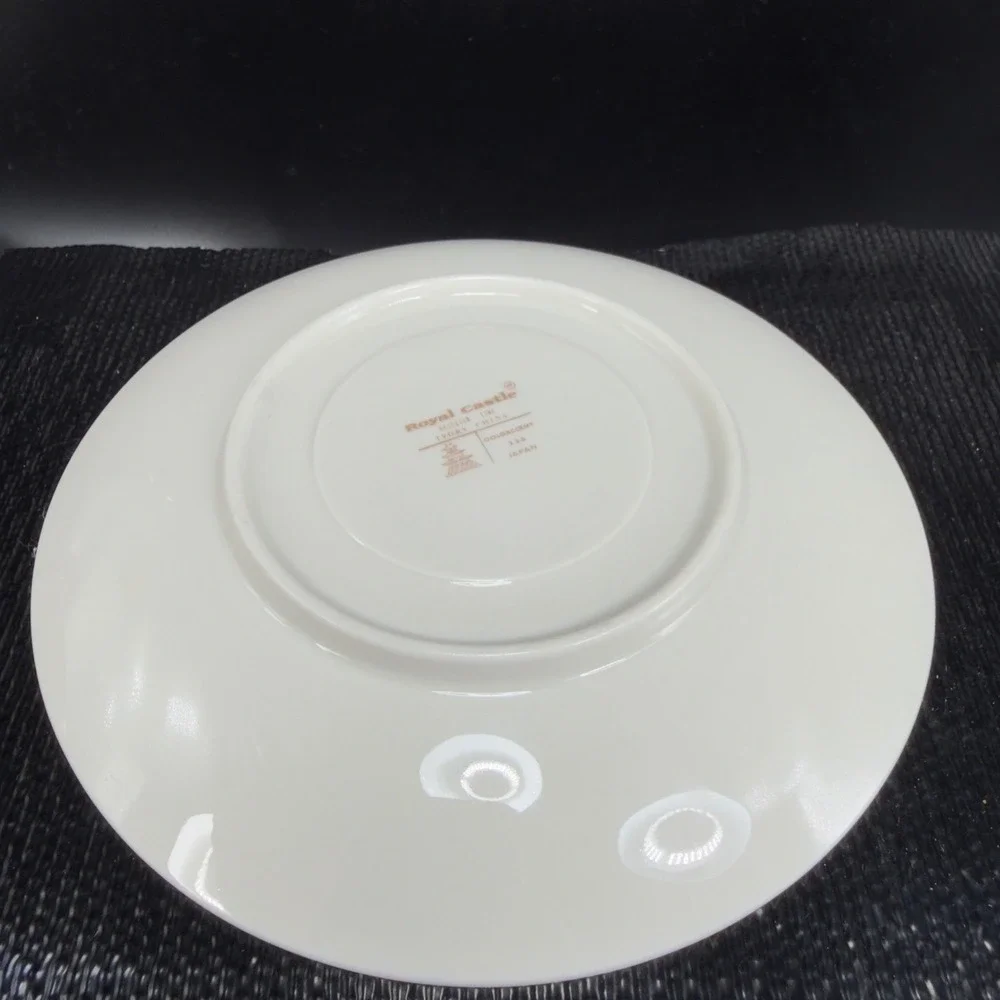 Royal Castle Goldaccent Ivory China Tea Cup and Saucer Set Gold Trim‎ Japan VTG