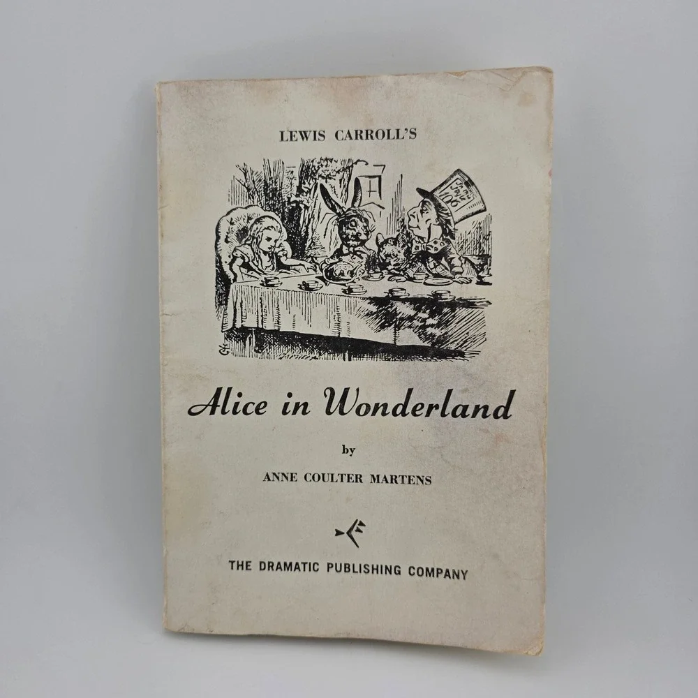 Alice in Wonderland Script Book Anne Coulter Martens‎ Paperback Pre-Owned AS IS