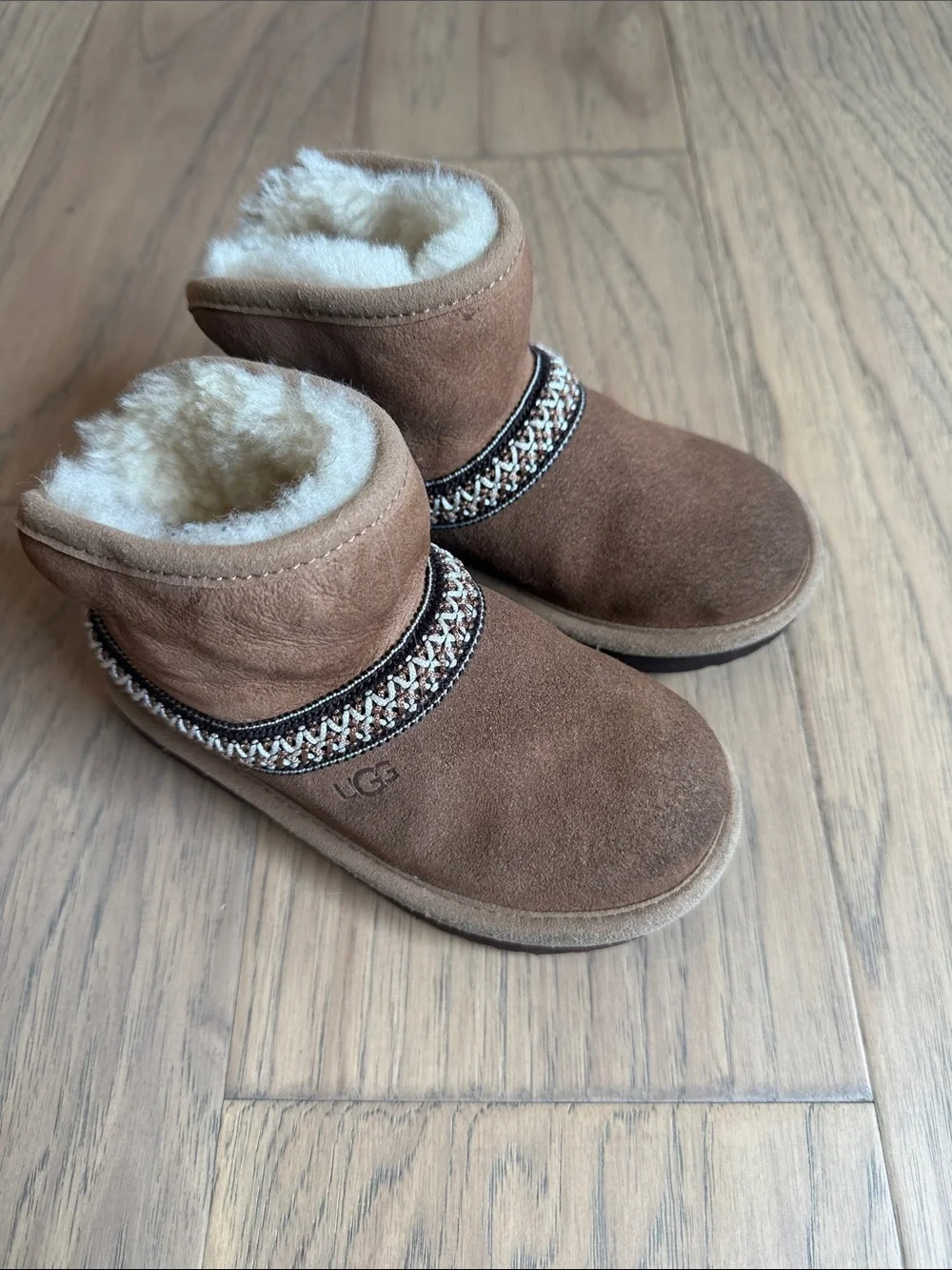 UGG height gently shows