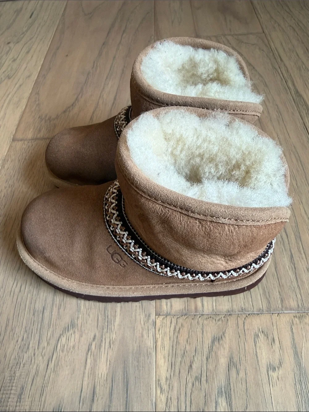 UGG front color