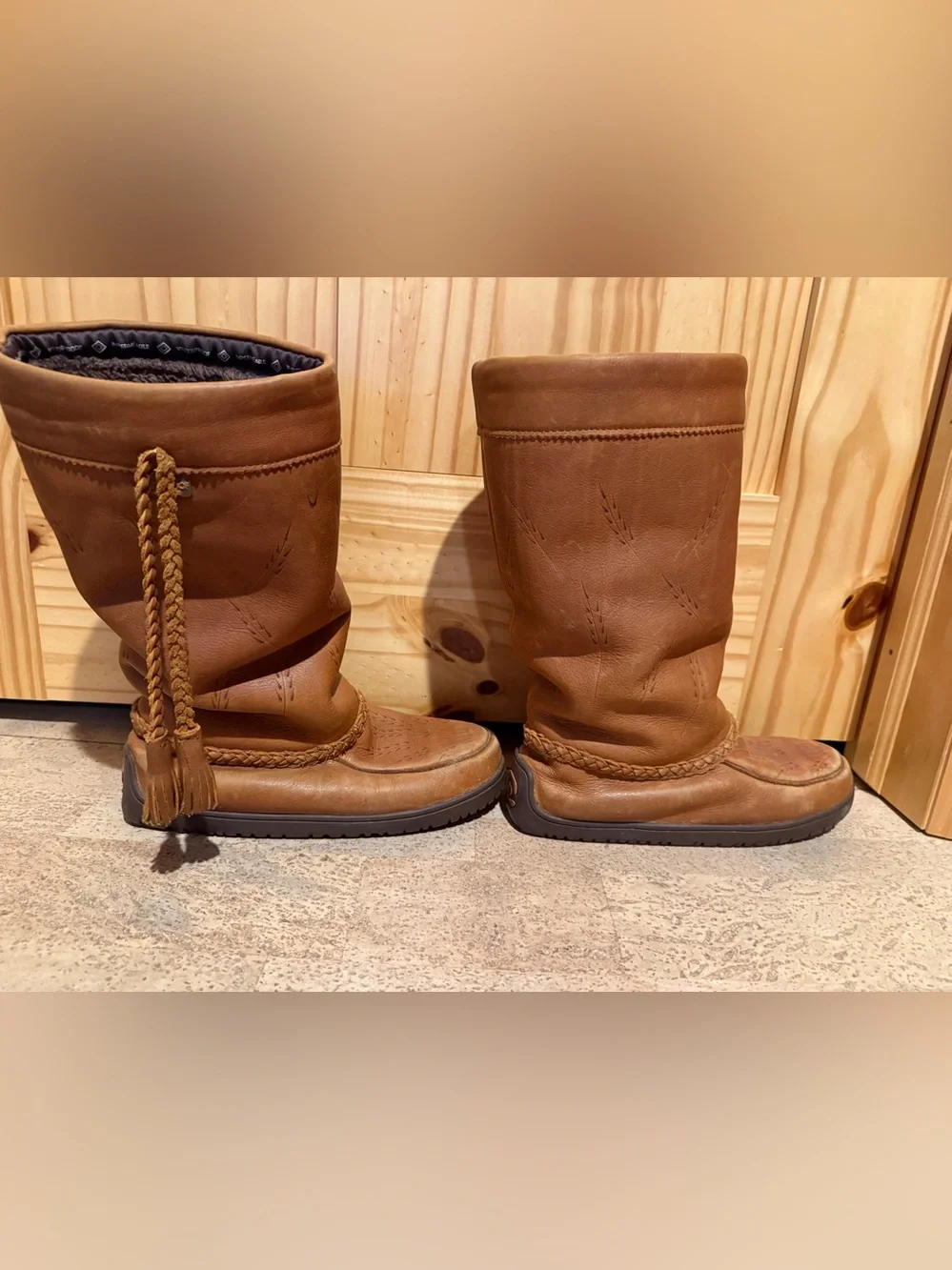 Manitobah Mukluks waterproof Tamarack boots, L8/M6