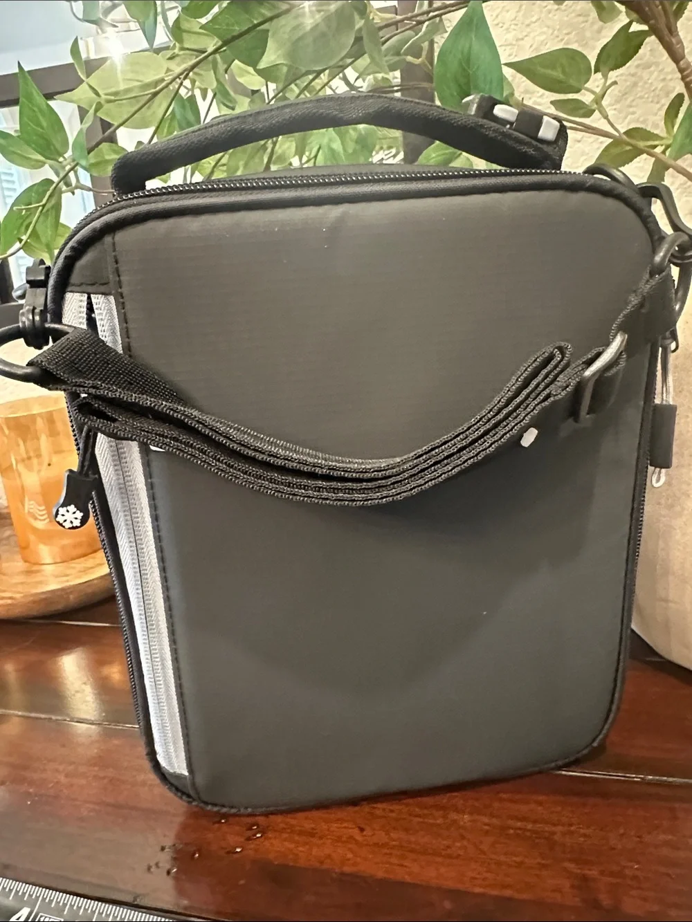 Tommy Bahama compact insulated