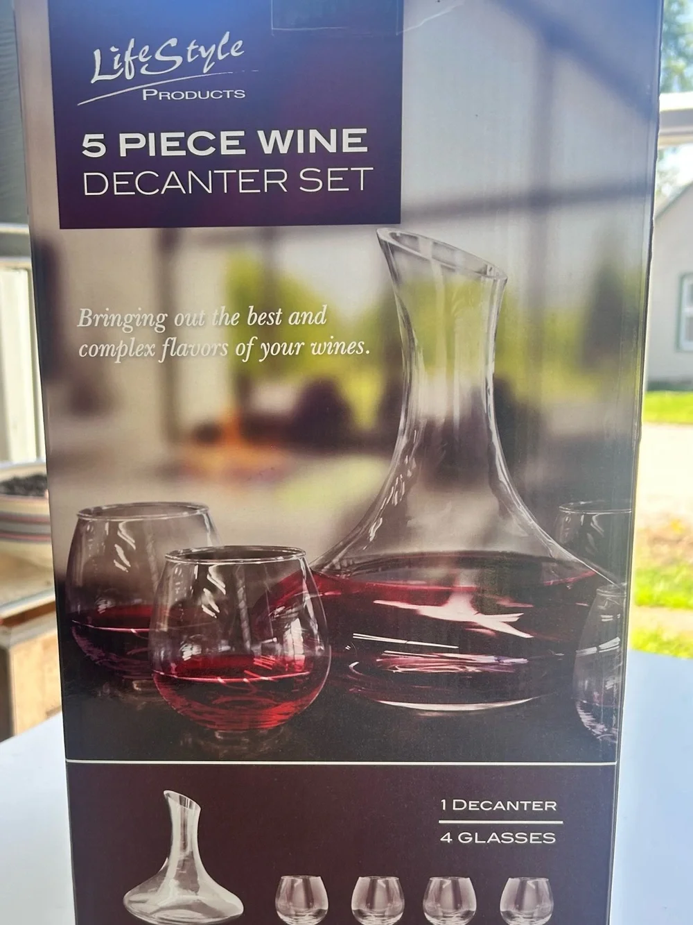 Lifestyle decanter use glasses