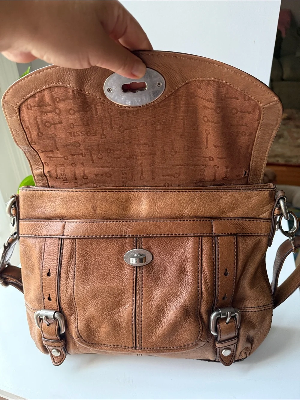 Fossil compact leather