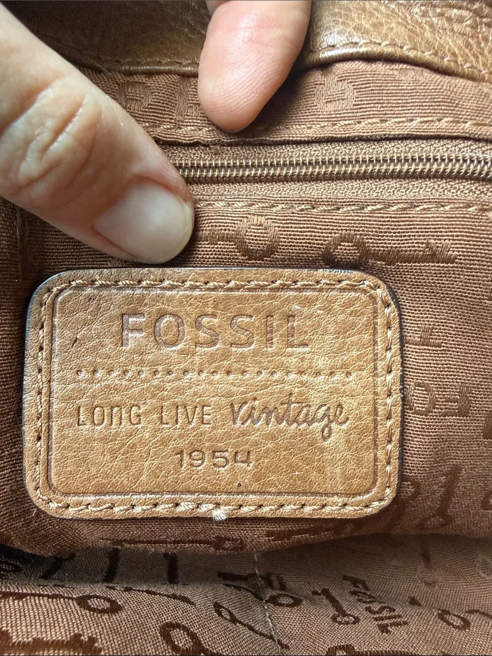 Fossil compact leather