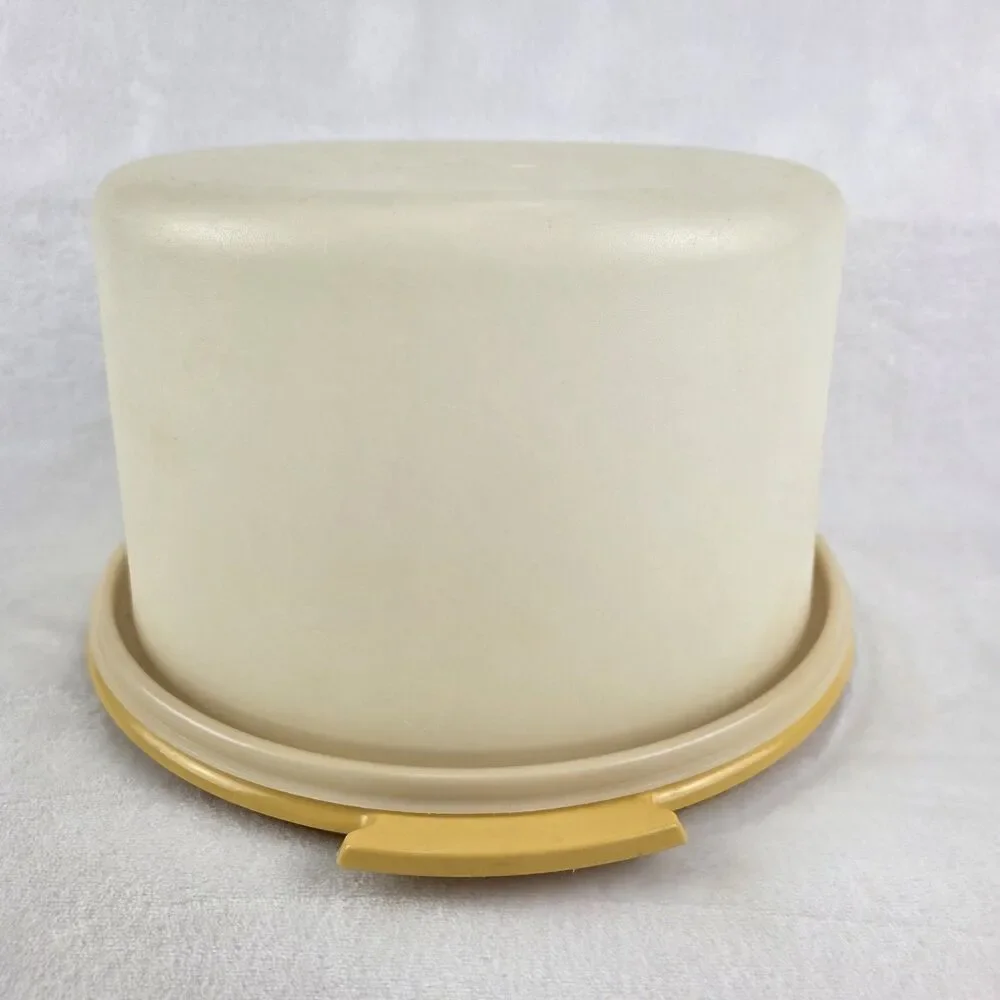 Tupperware durable cake