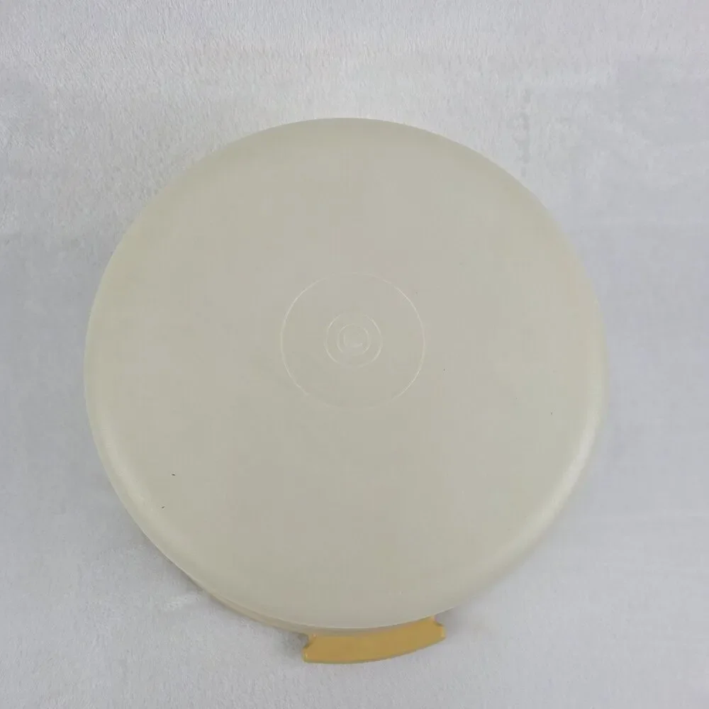 Tupperware durable cake