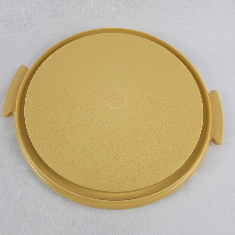 Tupperware durable cake