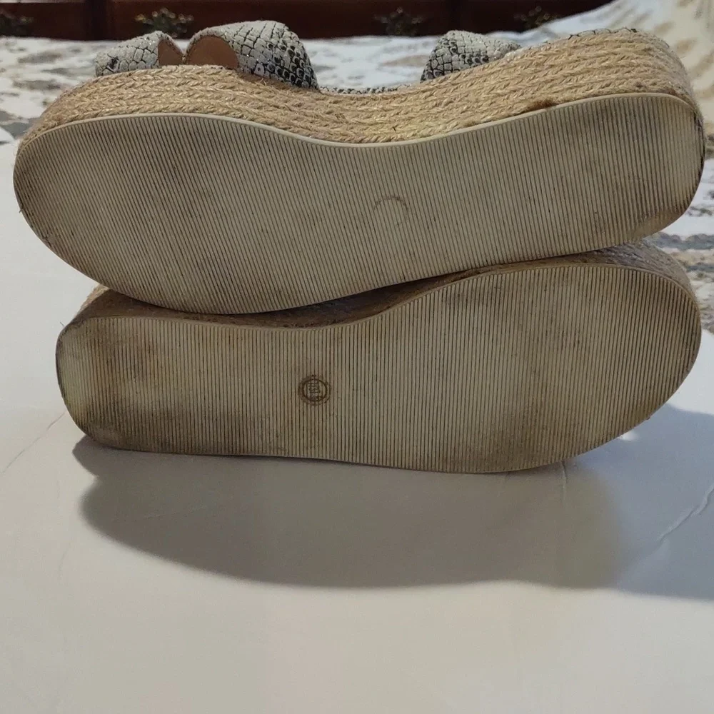 Chinese Laundry ankle strap