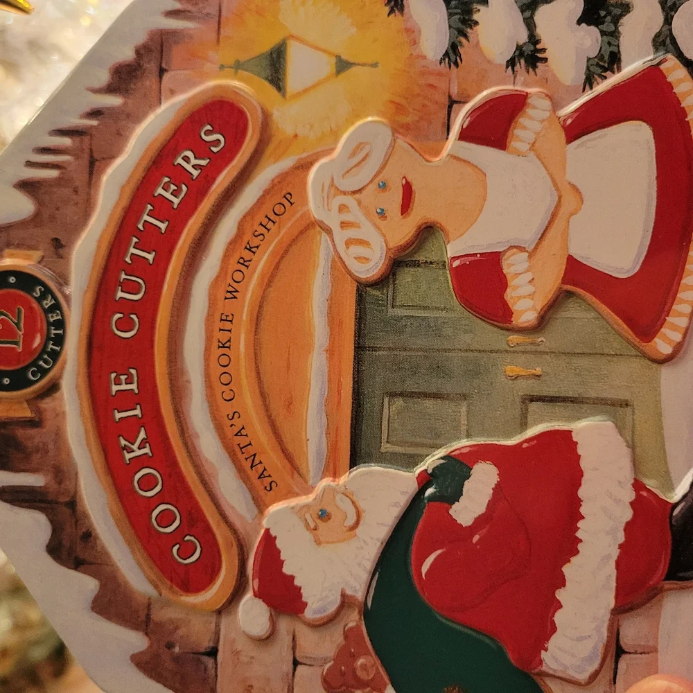 Williams Sonoma Santa's Cookie Workhsop Tin Cookie Cutter Set ~ Cute ~ Like New