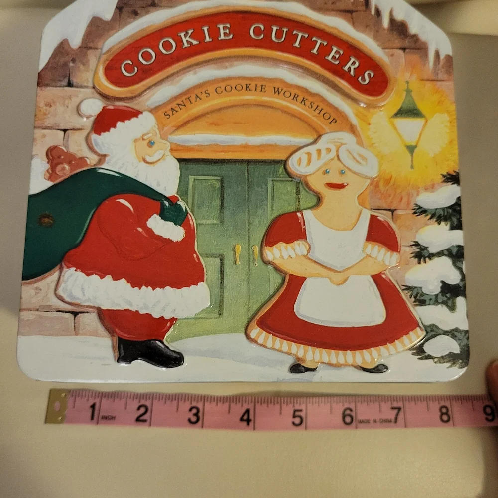 Williams Sonoma Santa's Cookie Workhsop Tin Cookie Cutter Set ~ Cute ~ Like New