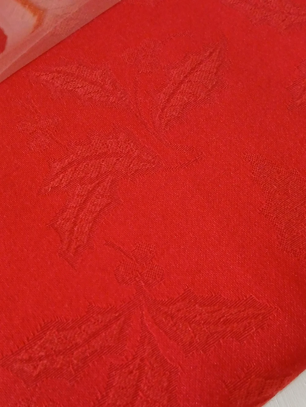 Lenox holly damask