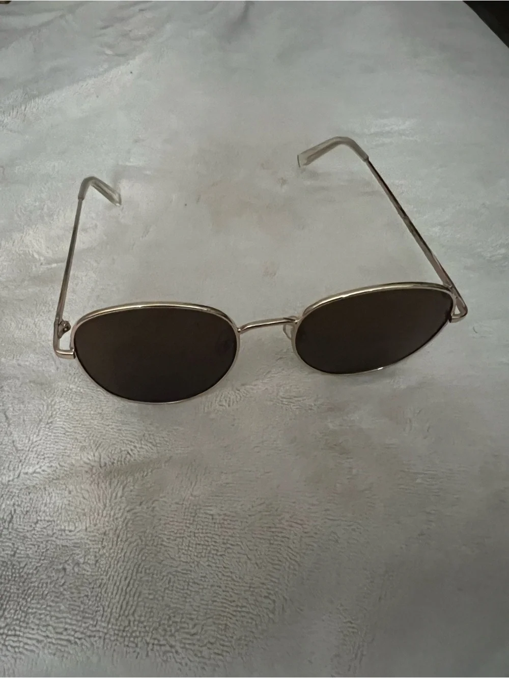 Oval Metal Frame Sunglasses in Gold with Dark Lenses
