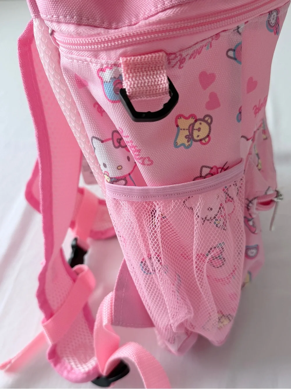 Hello Kitty pop their lightweight