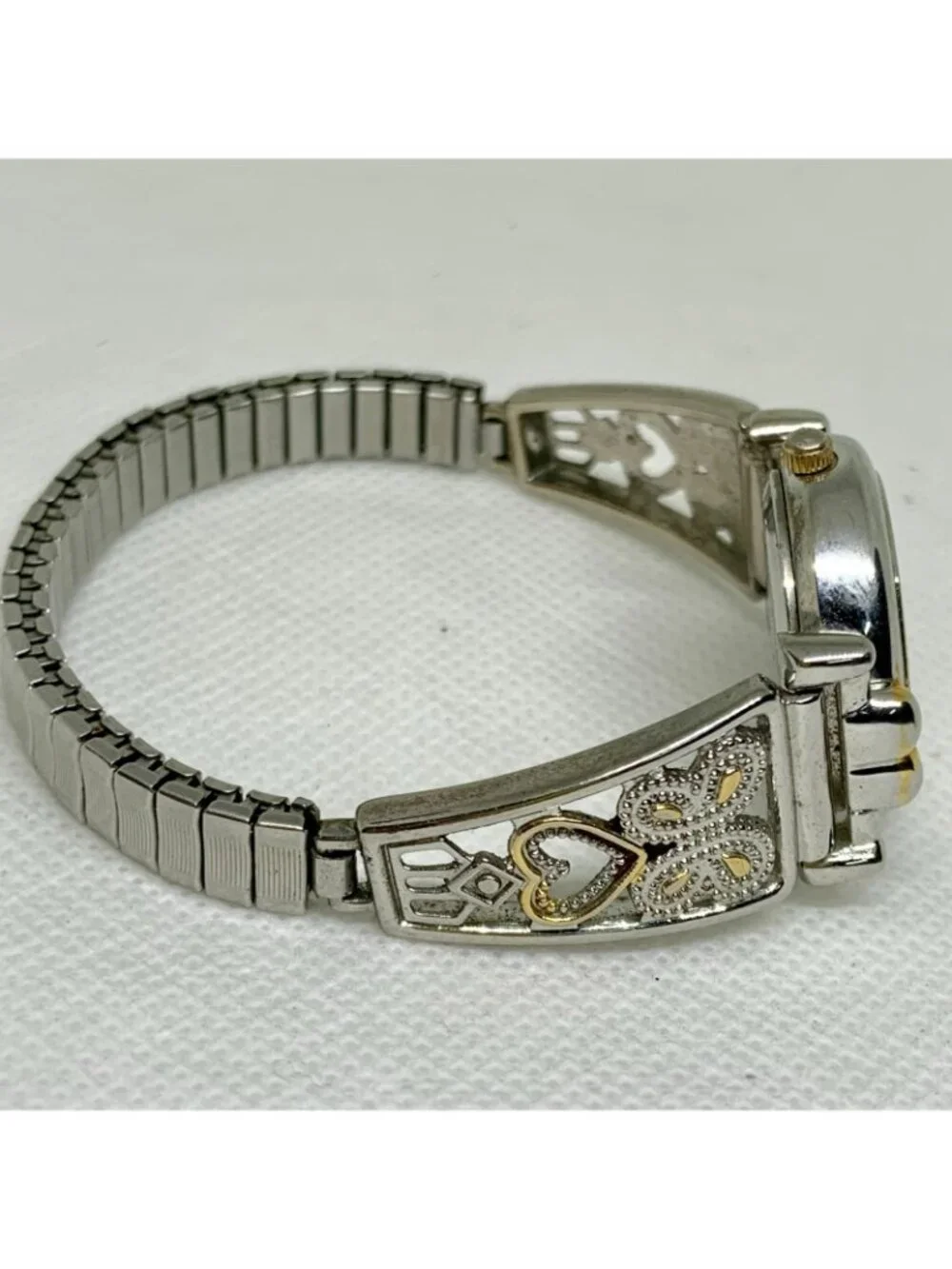 Women’s vintage watch quartz analog silver gold tone 25mm round running