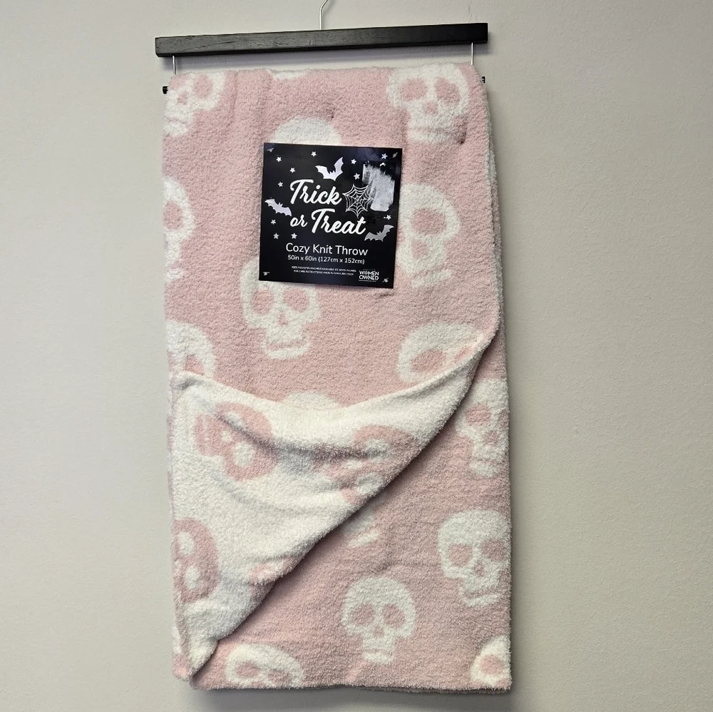 Trick or Treat Skulls Cozy Knit Throw Blanket Pink White