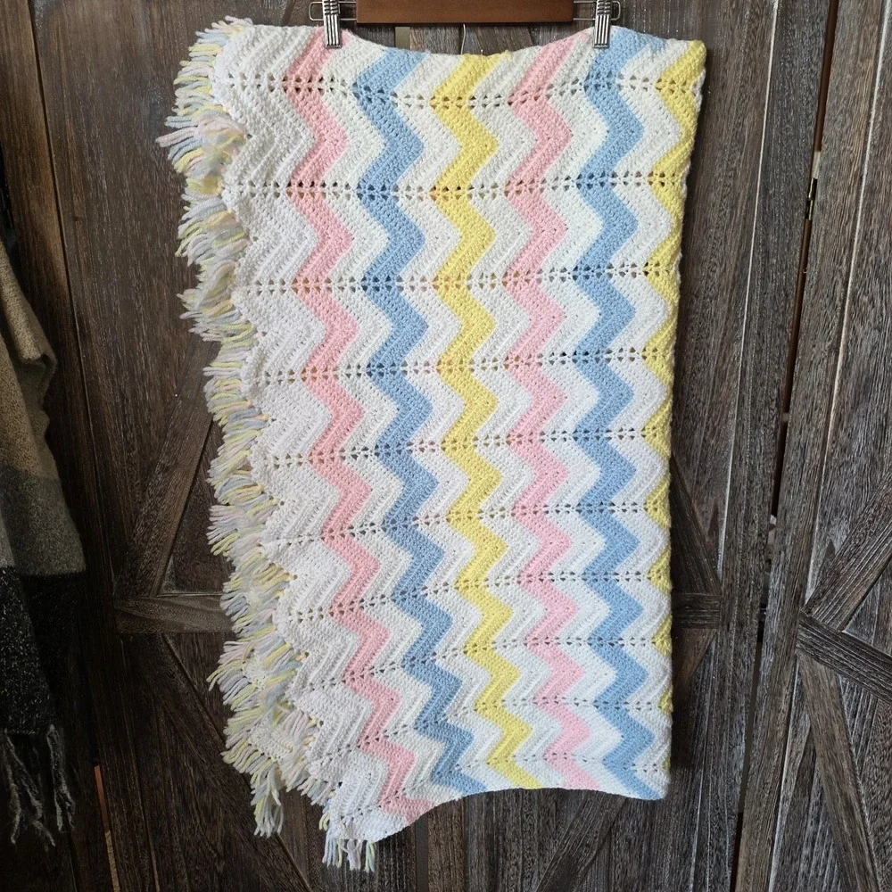 Handmade Baby Blanket Crochet Chevron Design White Blue Pink‎ Yellow 44