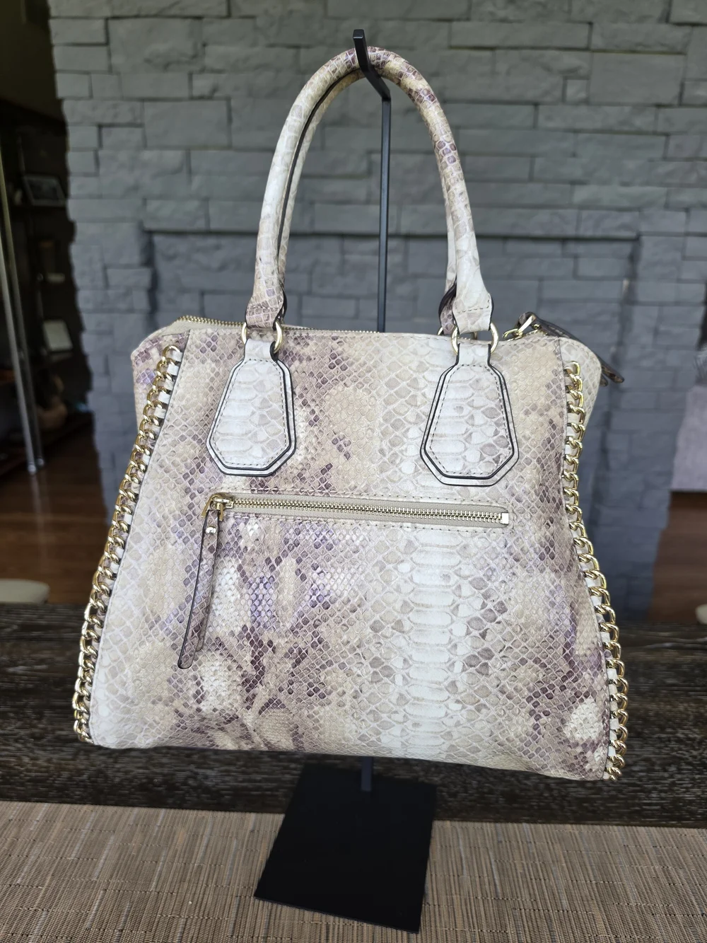 Guess satchel cream