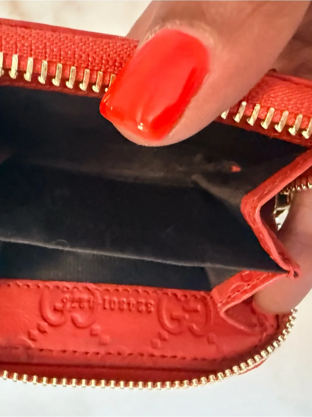 Gucci closure red leather