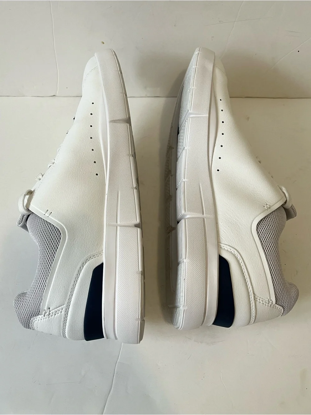 On Running THE ROGER Advantage White Low-Top casual tennis Sneakers Men Size 12