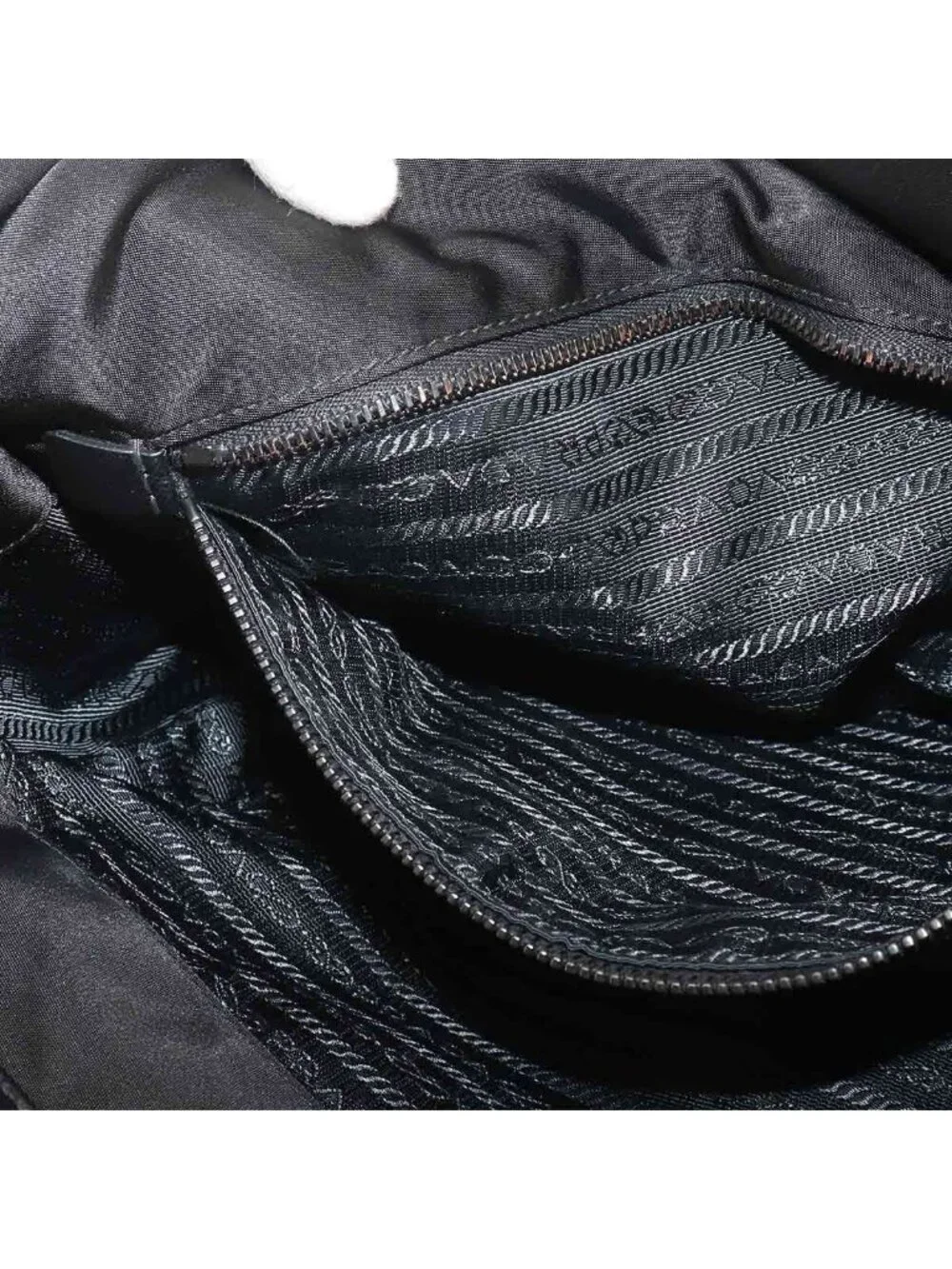 Prada this messenger